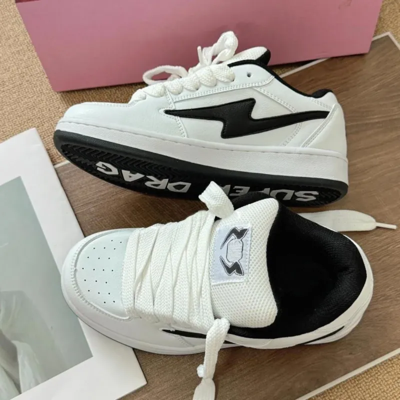 Damen Sportliche Sneakers mit atmungsaktivem Obermaterial und rutschfester Sohle – Névara