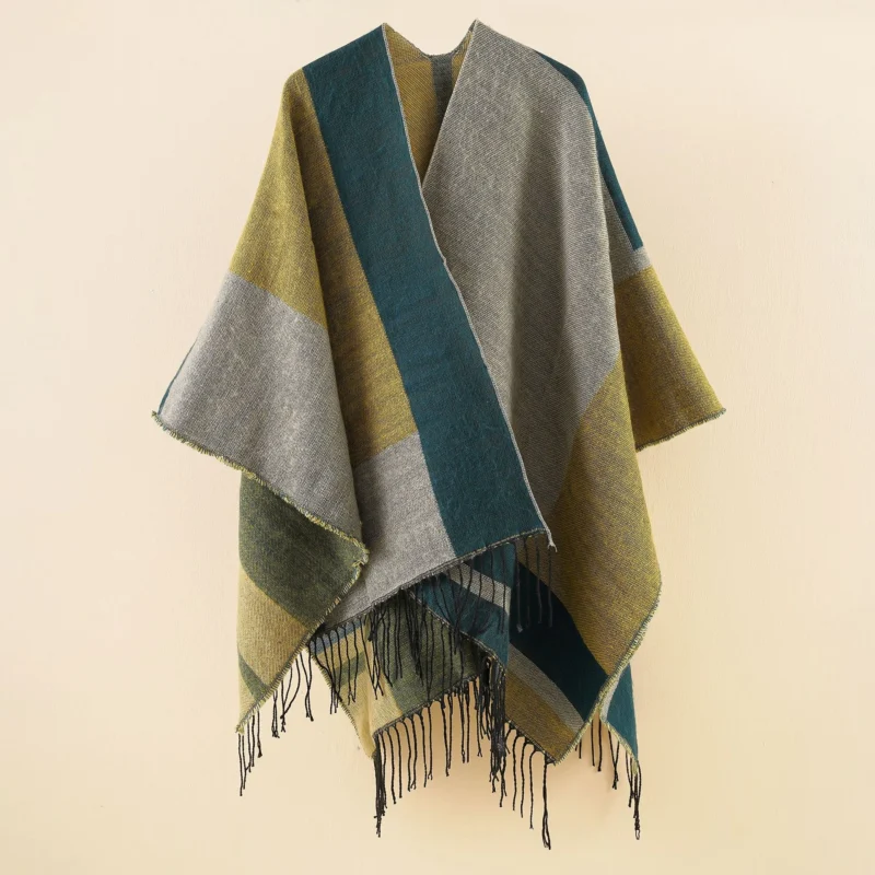 Damen Wendbarer Webponcho mit Fransen, Oversize‑Fall und weichem Wollmix – Avelisse