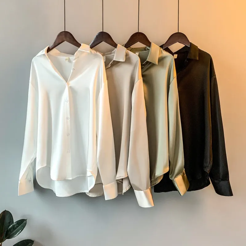 Damen Elegante Bluse aus feinem Satin mit Rüschendetails – Élovi